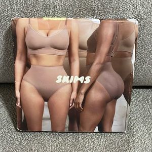 Skims high waisted briefs